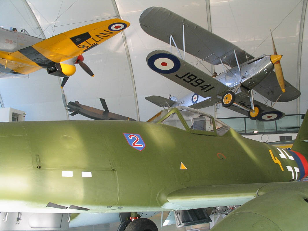 Military - Bomber - Hart II - 2005 01 - RAF Museum London - 03 - w ME 262